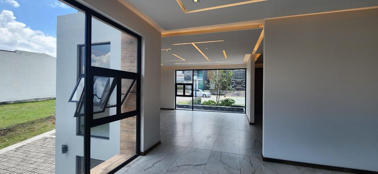HOUSE FOR SALE IN AN EXCLUSIVE NEIGHBORHOOD; NEW HOME AT LA VISTA COUNTRY CLUB, PUEBLA