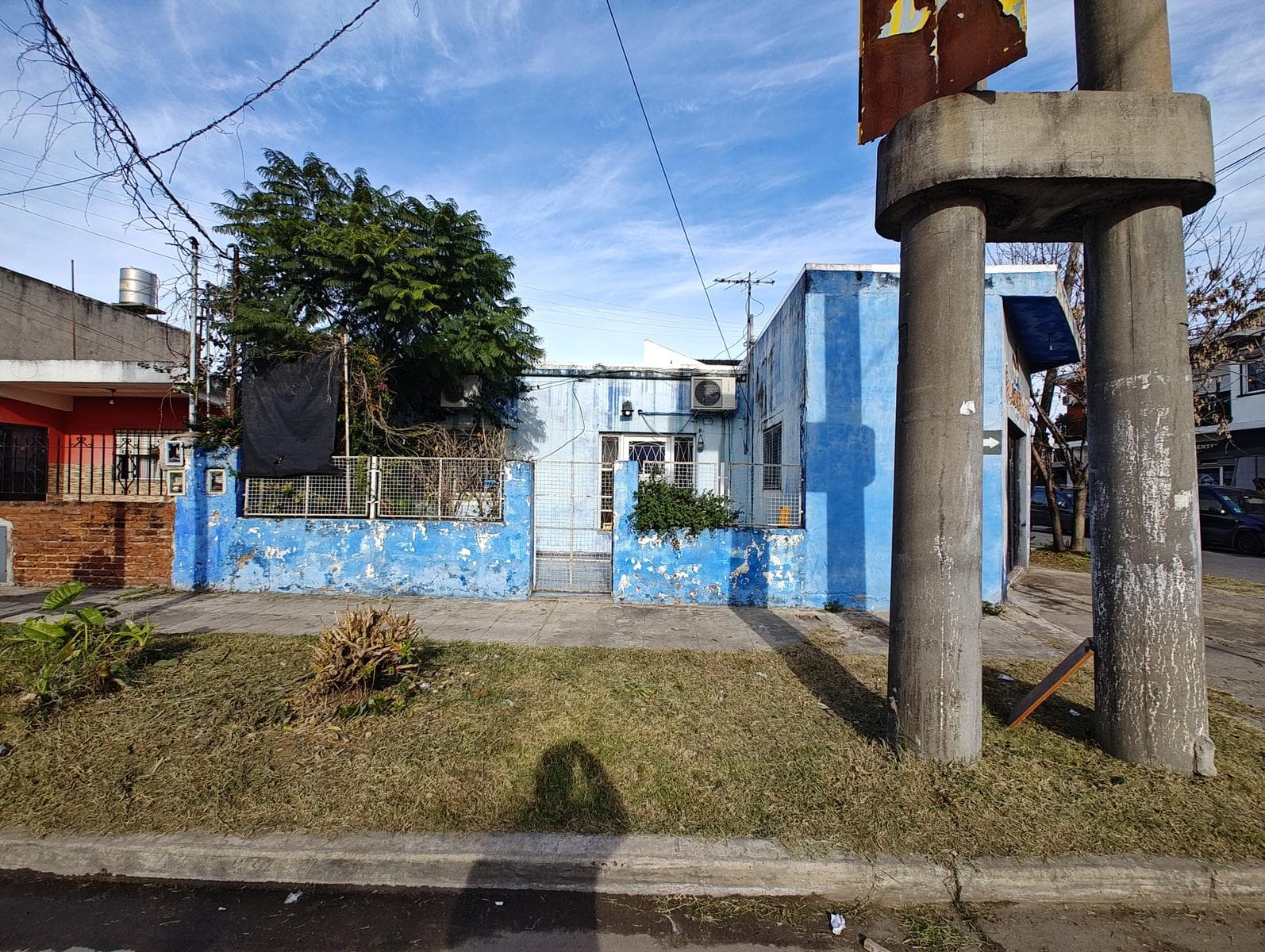House with Commercial Space and Apartment for Sale in G. Laferrere