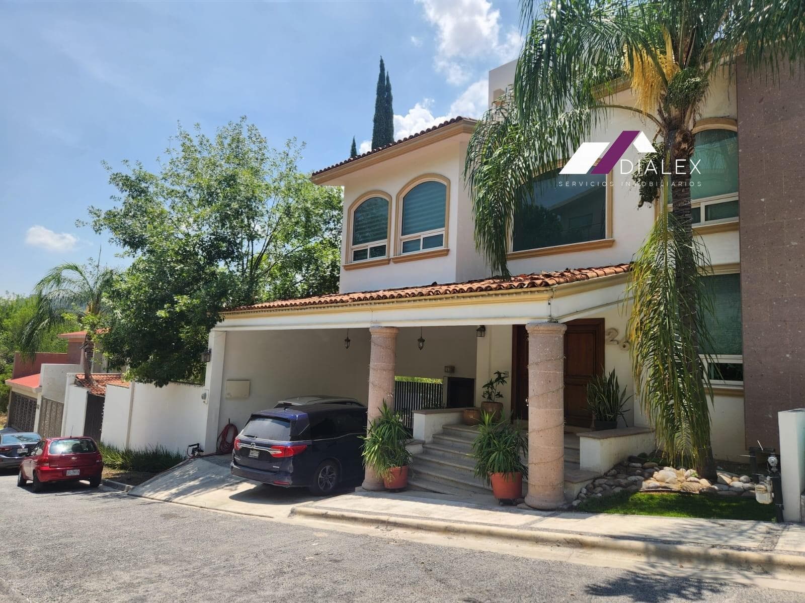 FOR SALE: House in the BOSQUENCINOS Subdivision on National Highway MONTERREY, 611 m² with a SWIMMING POOL | 3 Levels