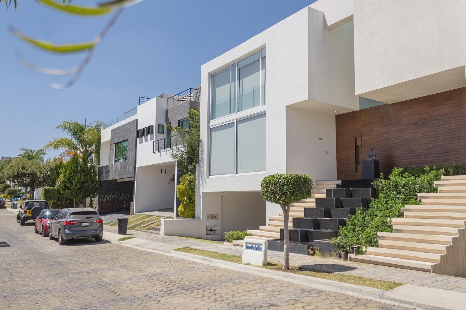BEAUTIFUL HOUSE IN CLUSTER 10 10 10, LOMAS DE ANGELOPOLIS, LUXURY FINISHES