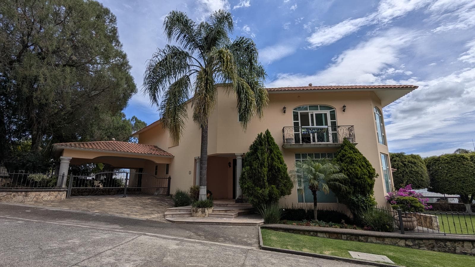 HOUSE FOR SALE IN IXTAPAN DE LA SAL, GRAN RESERVA COUNTRY CLUB GOLF