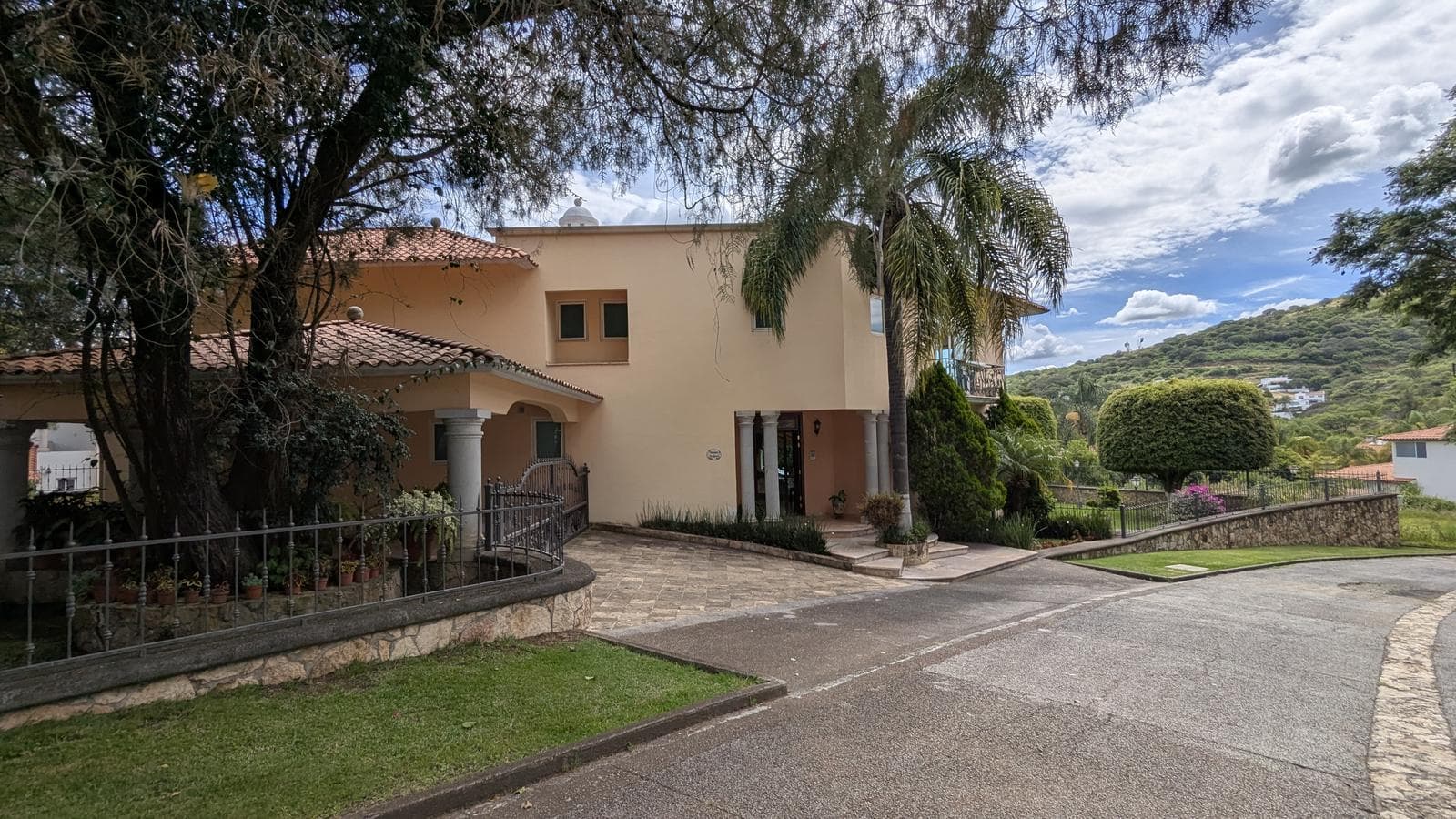 HOUSE FOR SALE IN IXTAPAN DE LA SAL, GRAN RESERVA COUNTRY CLUB GOLF