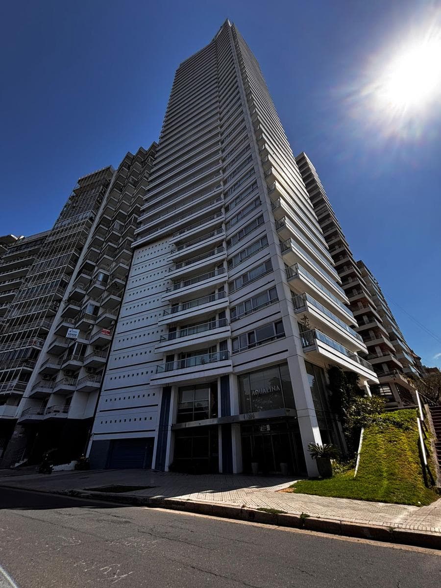 EXCLUSIVE 3-BEDROOM PREMIUM APARTMENT - AQUALINA TOWER
