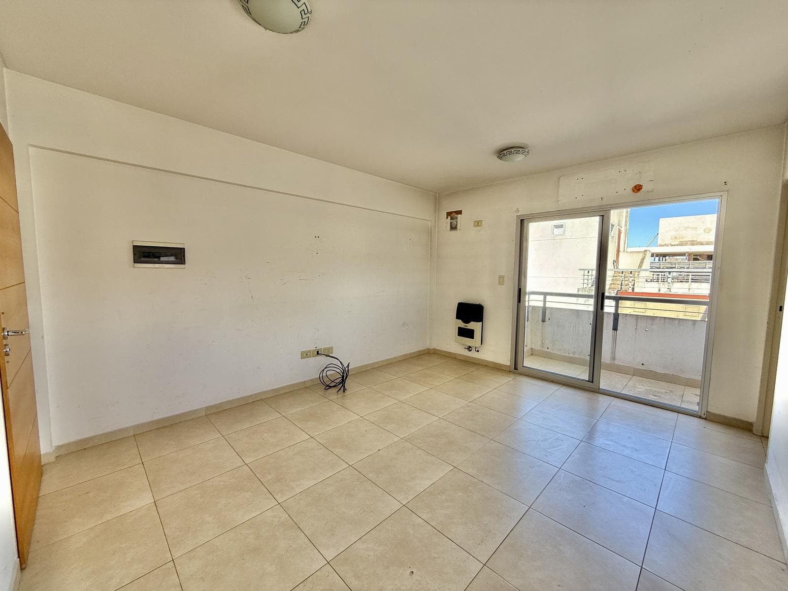 2-room apartment with separate kitchen and en suite bedroom, eligible for financing, in Morón Sur