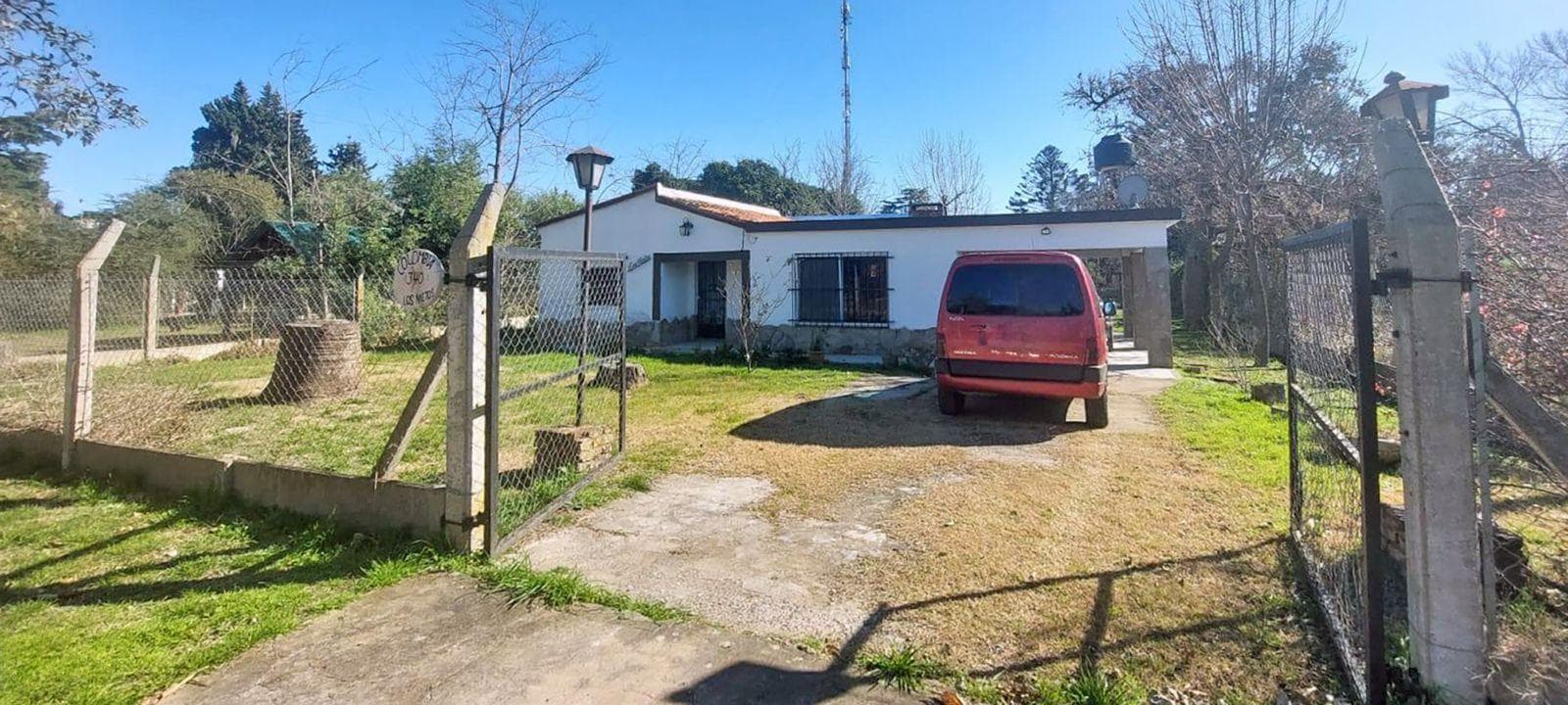 FOR SALE - 2-bedroom house with a patio, barbecue area, and pool - Oliveros.