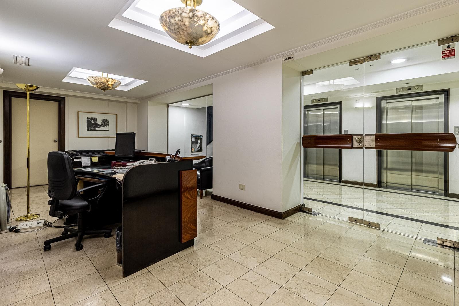Spacious 400 m2 high-end office space! Excellent condition—Financing or trade-in options available