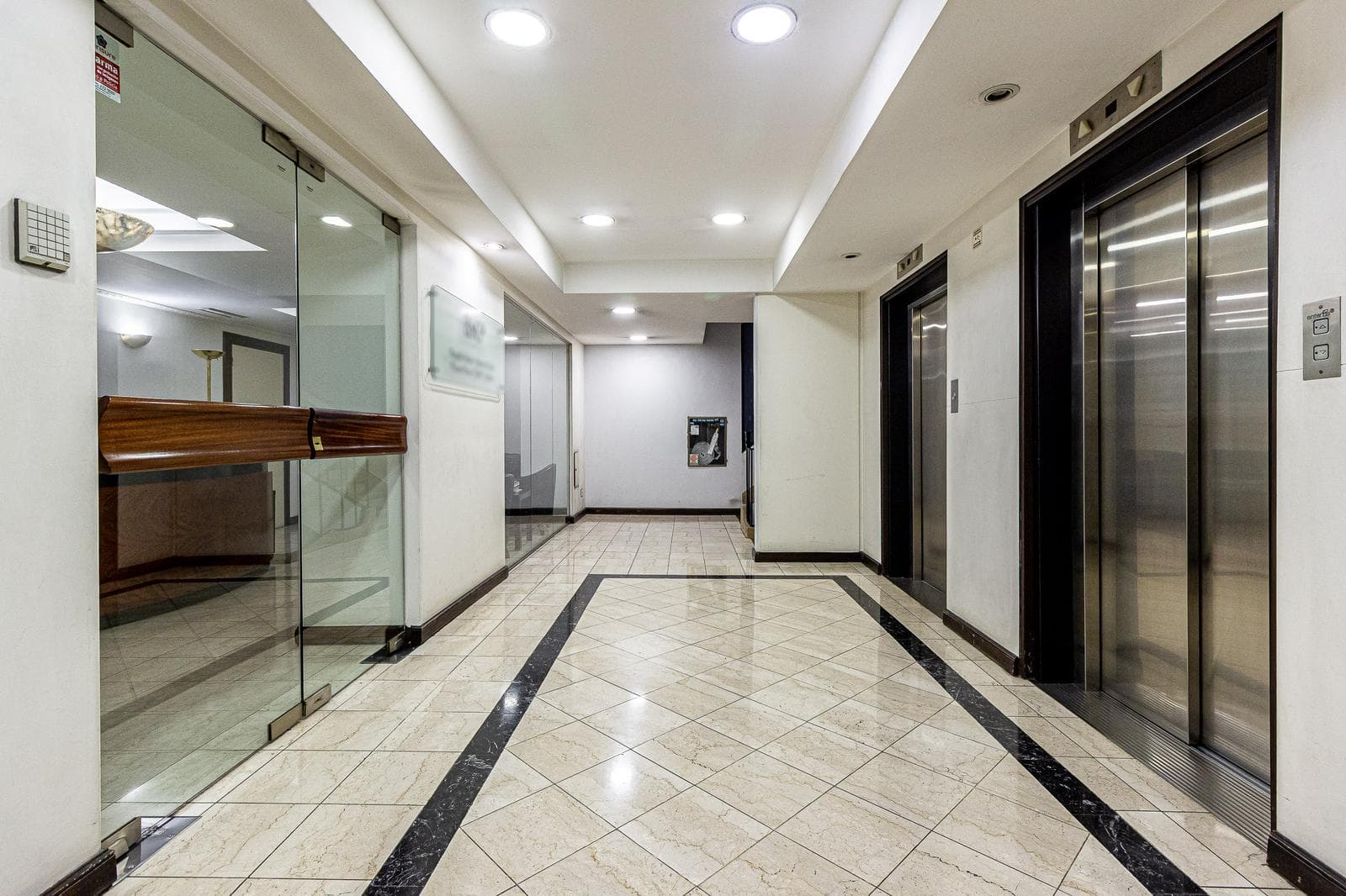 Spacious 400 m2 high-end office space! Excellent condition—Financing or trade-in options available