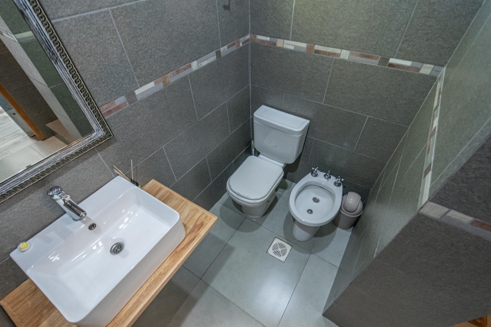 House for Sale in El Cazador: Loft-Style Home with a Large Park and Pool, in the Los Pájaros Neighborhood.