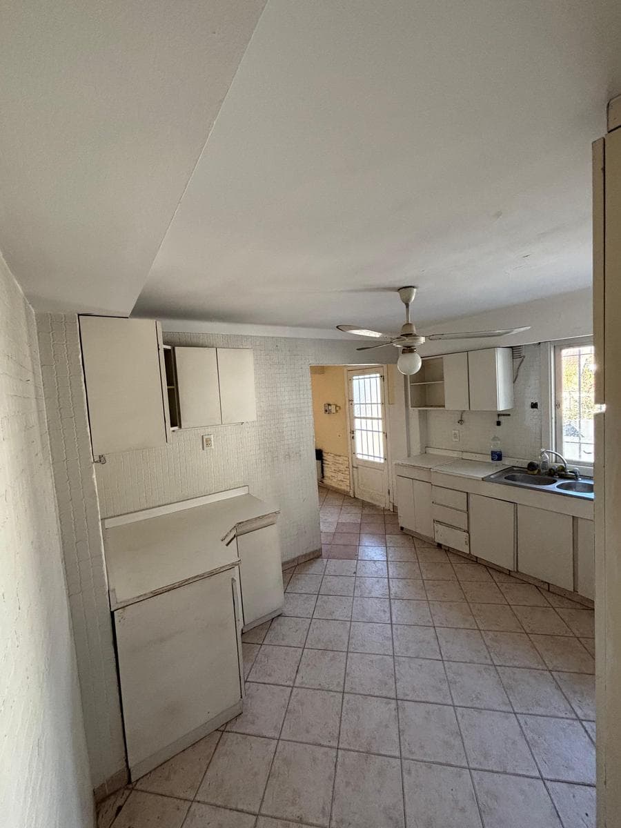 House for Sale in Banfield: Two Independent Units, Ideal for Development