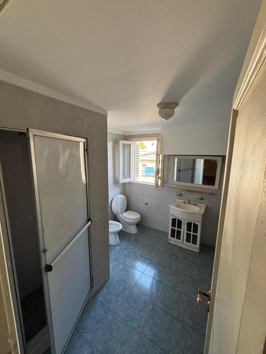 House for Sale in Banfield: Two Independent Units, Ideal for Development