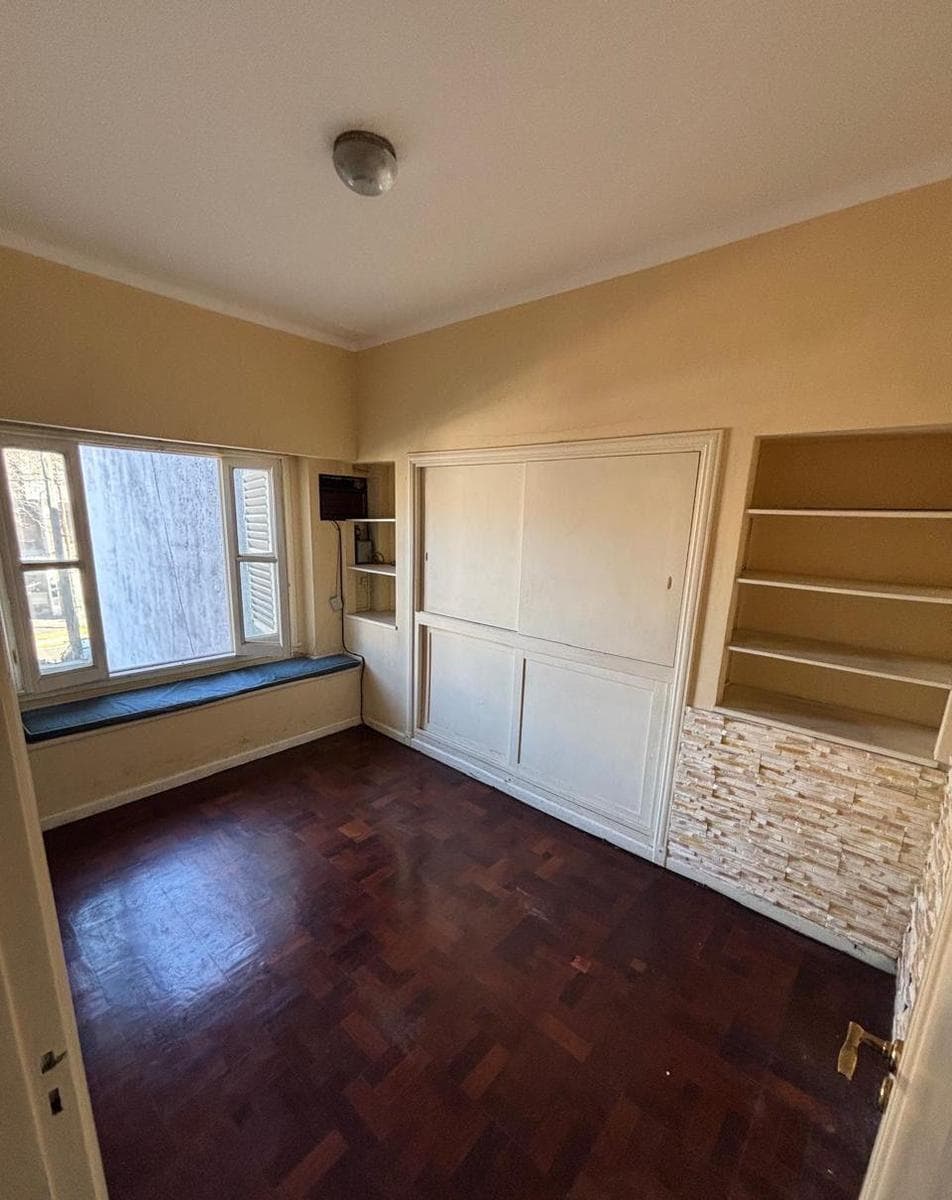 House for Sale in Banfield: Two Independent Units, Ideal for Development