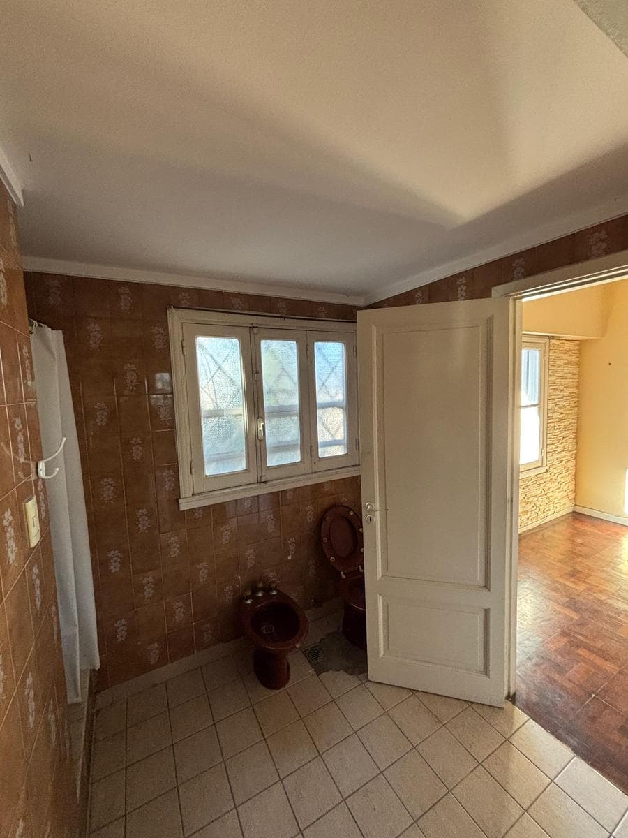 House for Sale in Banfield: Two Independent Units, Ideal for Development