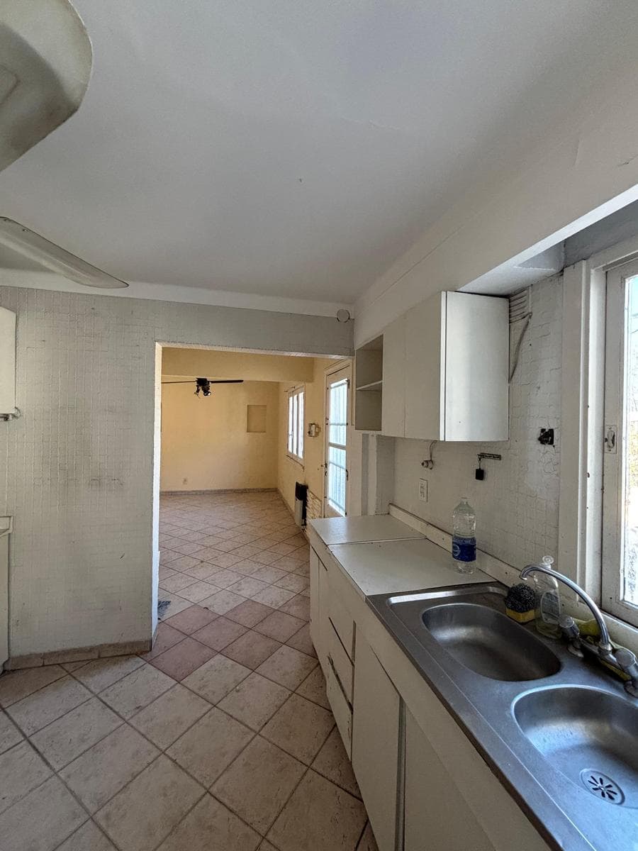 House for Sale in Banfield: Two Independent Units, Ideal for Development