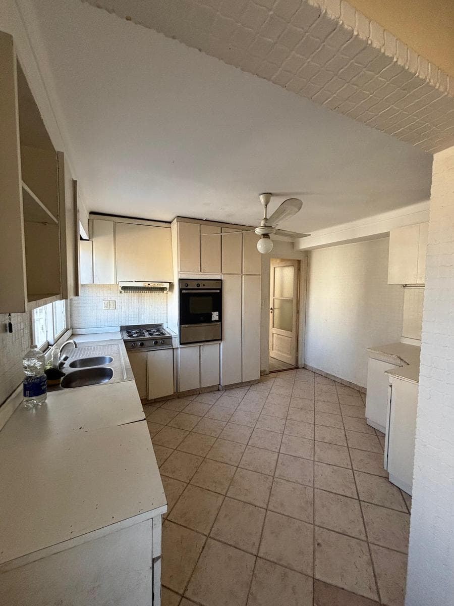 House for Sale in Banfield: Two Independent Units, Ideal for Development