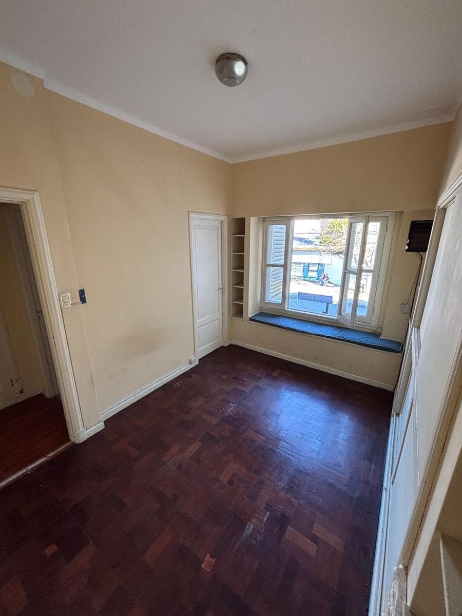 House for Sale in Banfield: Two Independent Units, Ideal for Development