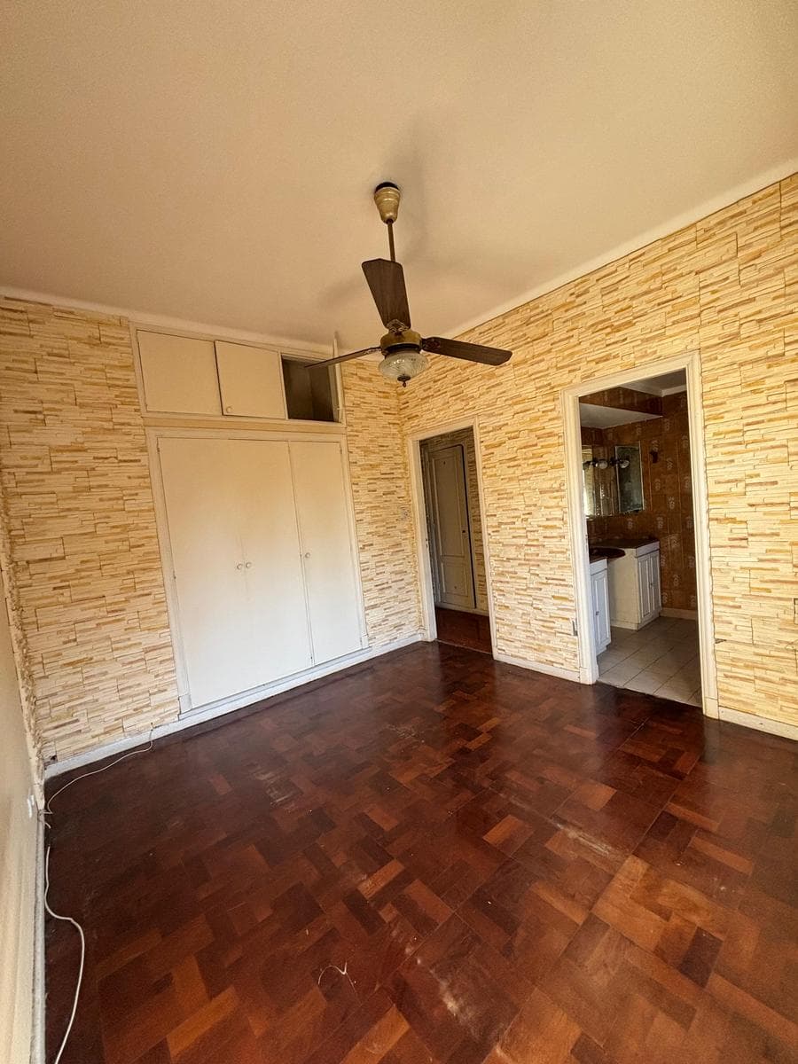 House for Sale in Banfield: Two Independent Units, Ideal for Development