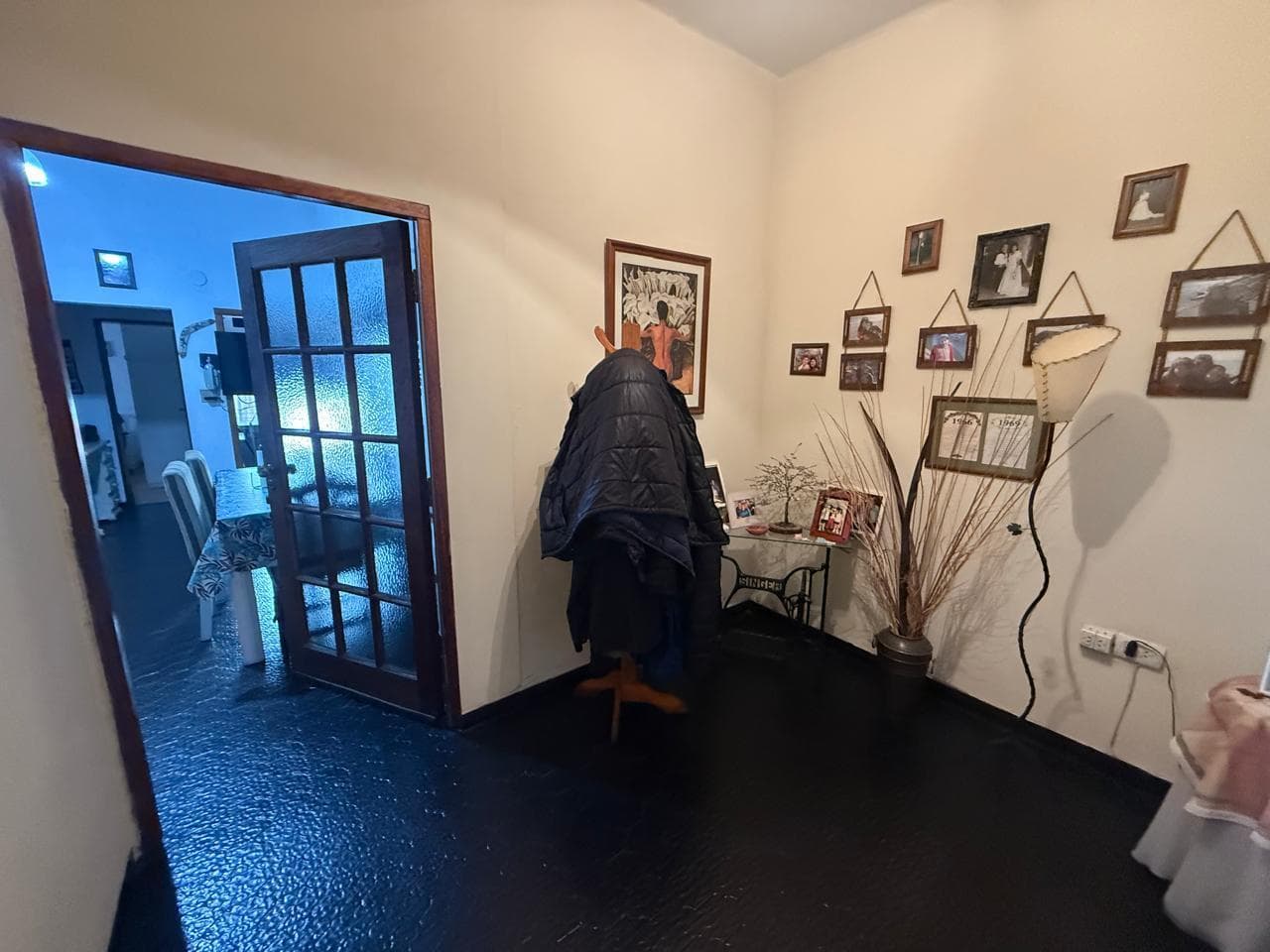 4-ROOM HOUSE FOR SALE, WITH A COURTYARD, OUTDOOR KITCHEN, GRILL, GARAGE, AND TERRACE, IN BERNAL OESTE, QUILMES.