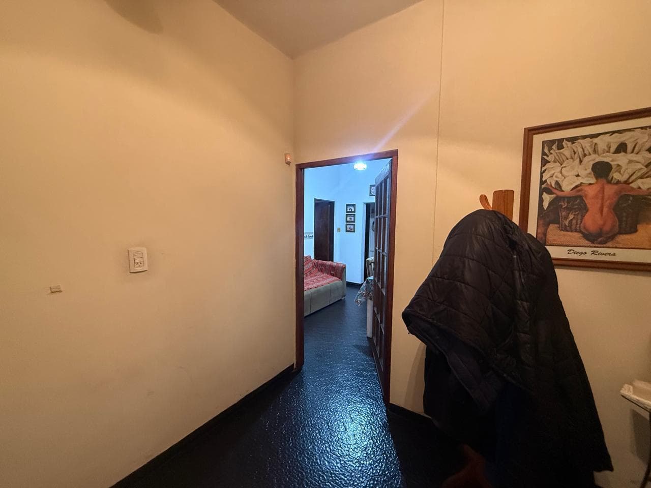 4-ROOM HOUSE FOR SALE, WITH A COURTYARD, OUTDOOR KITCHEN, GRILL, GARAGE, AND TERRACE, IN BERNAL OESTE, QUILMES.