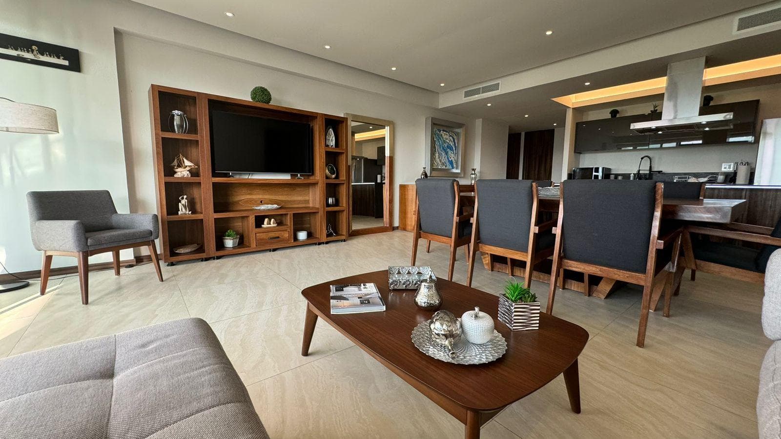 FOR SALE: BEAUTIFUL APARTMENT IN THE DIAMANTE AREA OF ACAPULCO, 300 METERS FROM THE BEACH, WITH LUXURY AMENITIES