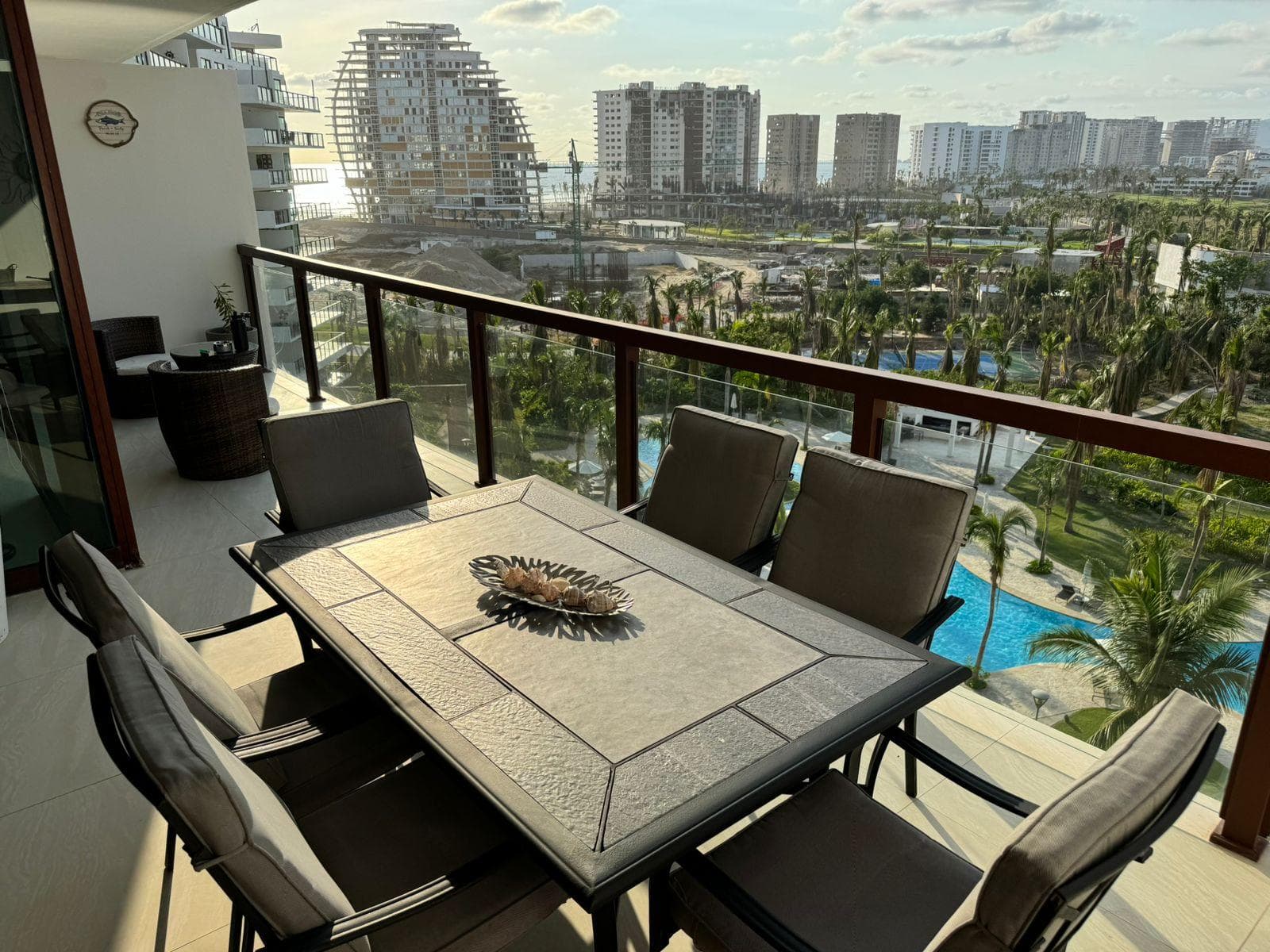 FOR SALE: BEAUTIFUL APARTMENT IN THE DIAMANTE AREA OF ACAPULCO, 300 METERS FROM THE BEACH, WITH LUXURY AMENITIES