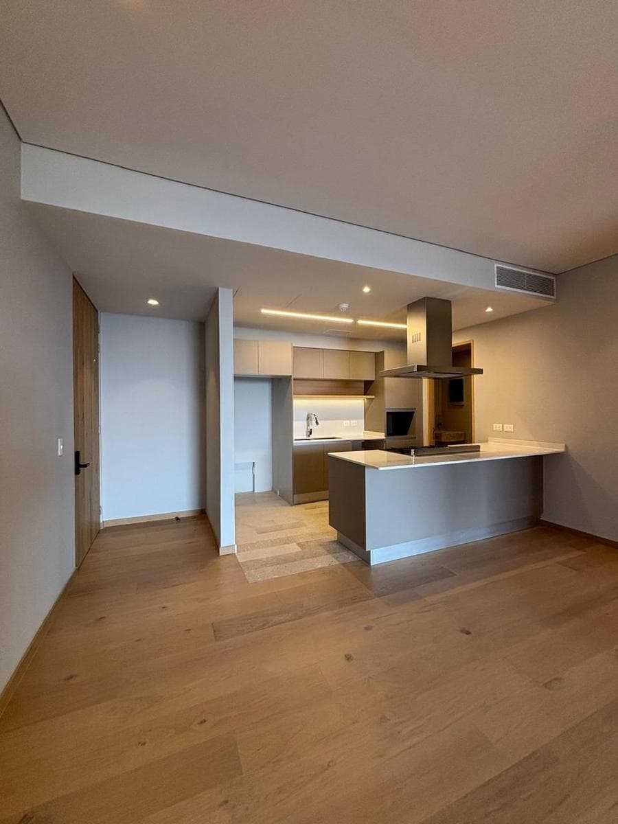 Apartment in Landmark Tower