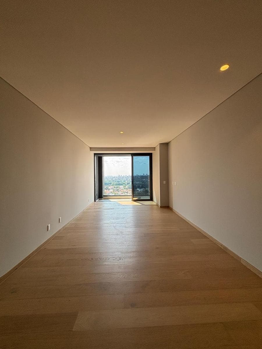 Apartment in Landmark Tower