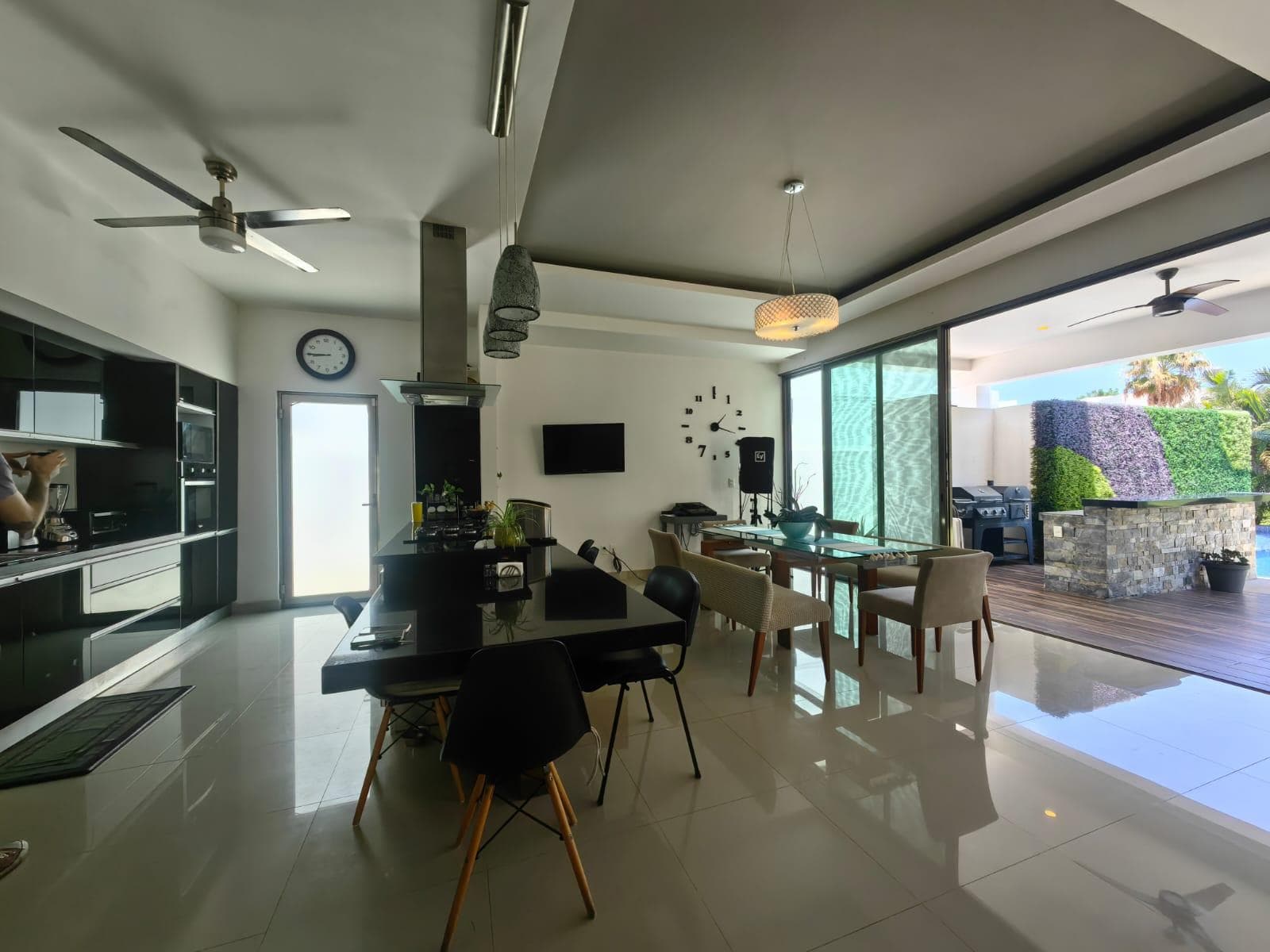 House for Sale, 3 bedrooms with en suite bathrooms, pool, garden, in Lagos del Sol, Cancún, Quintana Roo.