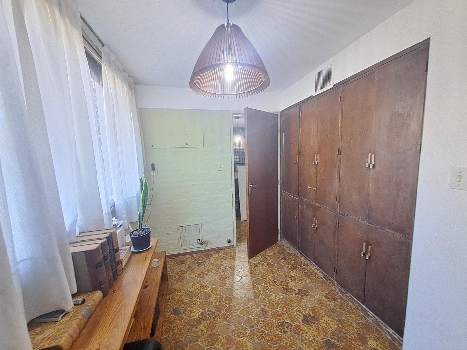 House in the Bombal neighborhood - Suitable for a studio or office - QUALIFIES FOR A LOAN
