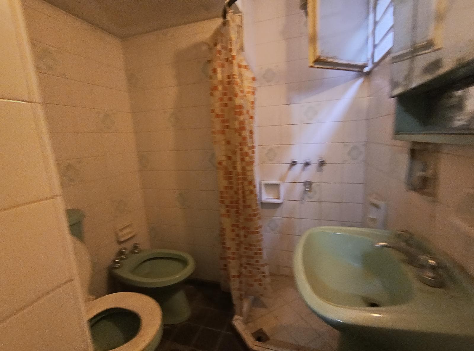 House in the Bombal neighborhood - Suitable for a studio or office - QUALIFIES FOR A LOAN