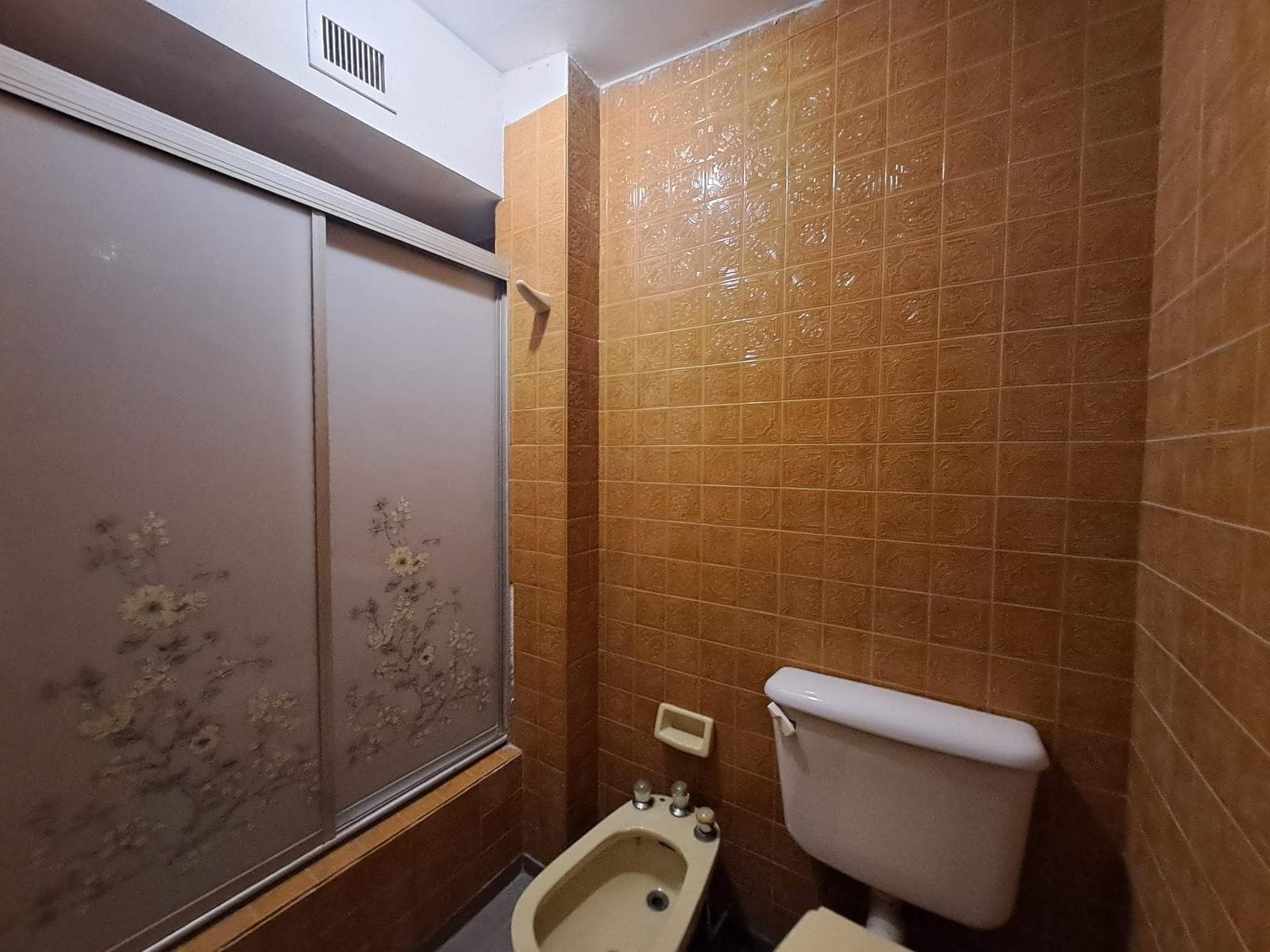 House in the Bombal neighborhood - Suitable for a studio or office - QUALIFIES FOR A LOAN