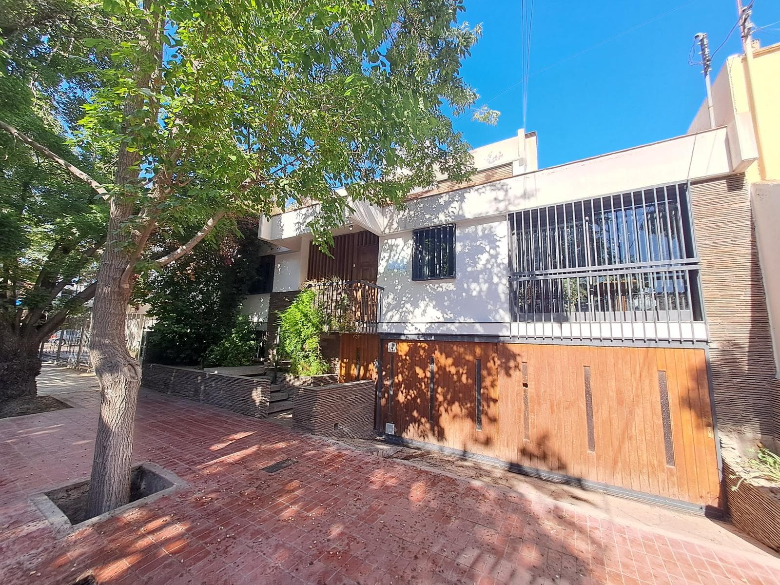 House in the Bombal neighborhood - Suitable for a studio or office - QUALIFIES FOR A LOAN