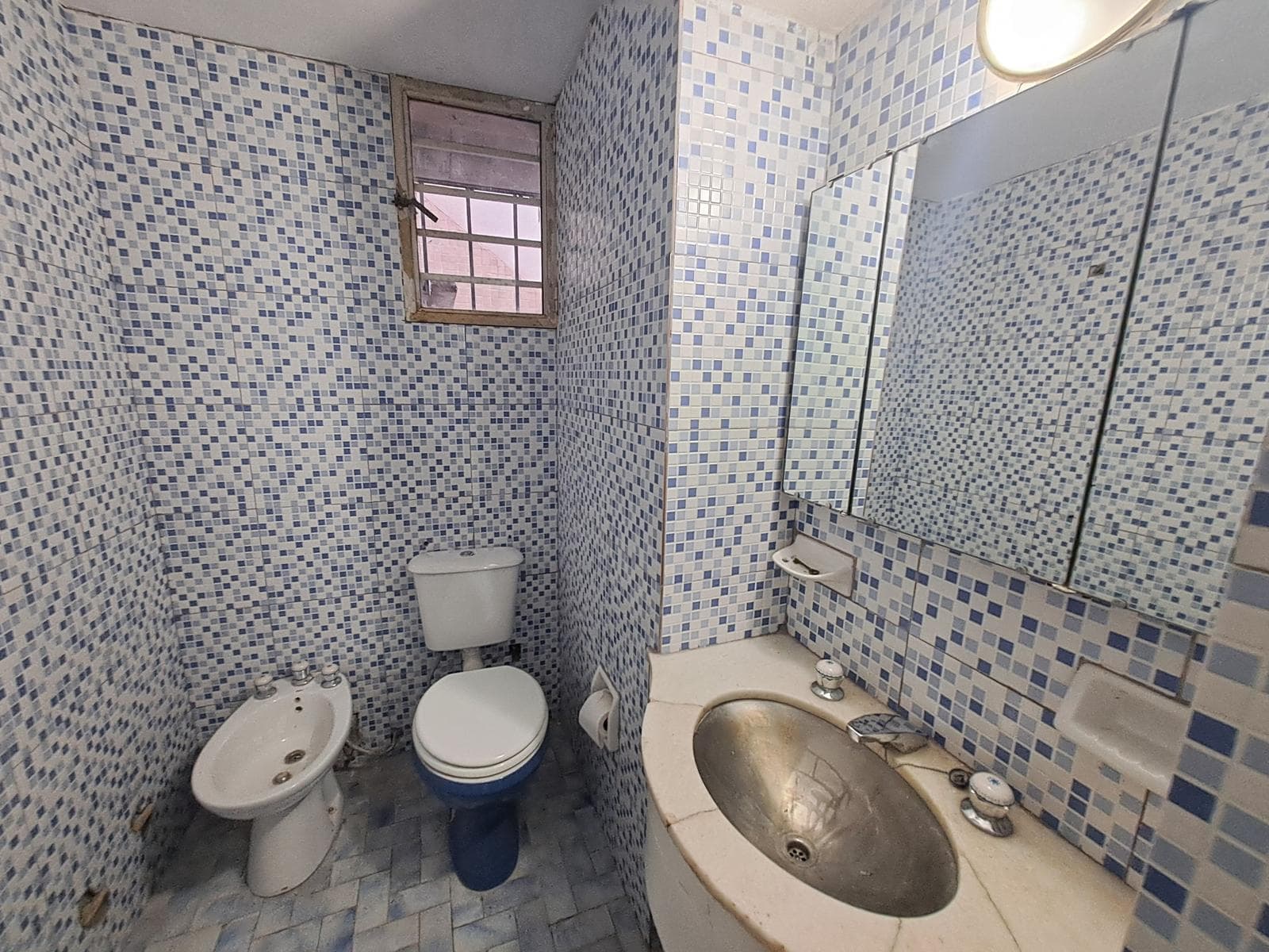 House in the Bombal neighborhood - Suitable for a studio or office - QUALIFIES FOR A LOAN