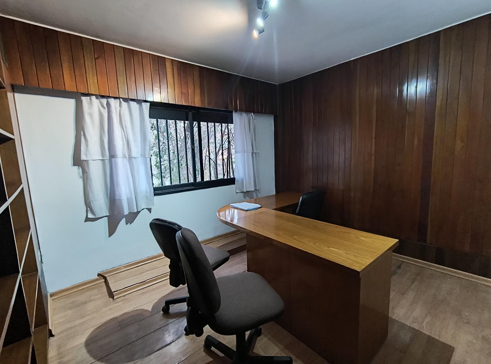 House in the Bombal neighborhood - Suitable for a studio or office - QUALIFIES FOR A LOAN