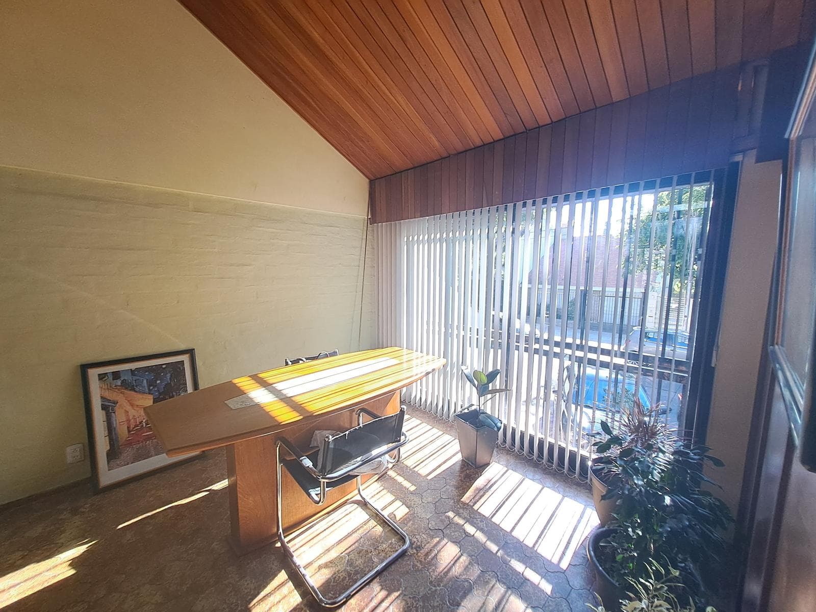 House in the Bombal neighborhood - Suitable for a studio or office - QUALIFIES FOR A LOAN