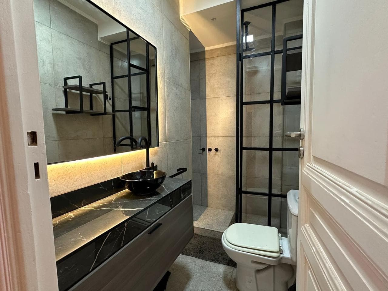 For Sale with Rent: 3-Bedroom Apartment on the 2nd Floor. San Nicolás, CABA
