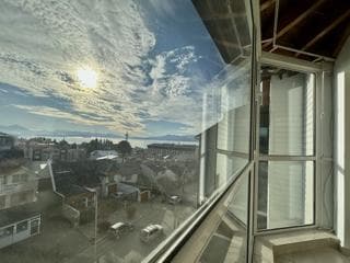 4-BEDROOM DUPLEX APARTMENT WITH 3 PARKING SPACES AND A VIEW OF THE LAKE