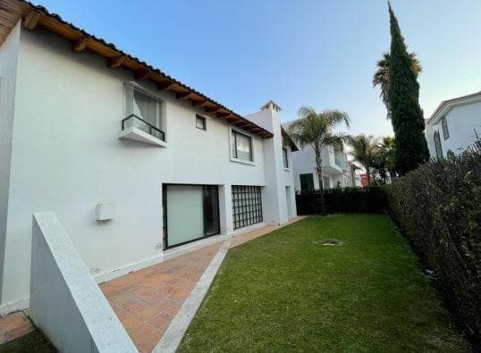 BEAUTIFUL HOUSE FOR SALE WITHIN THE VISTA COUNTRY CLUB IN PUEBLA
