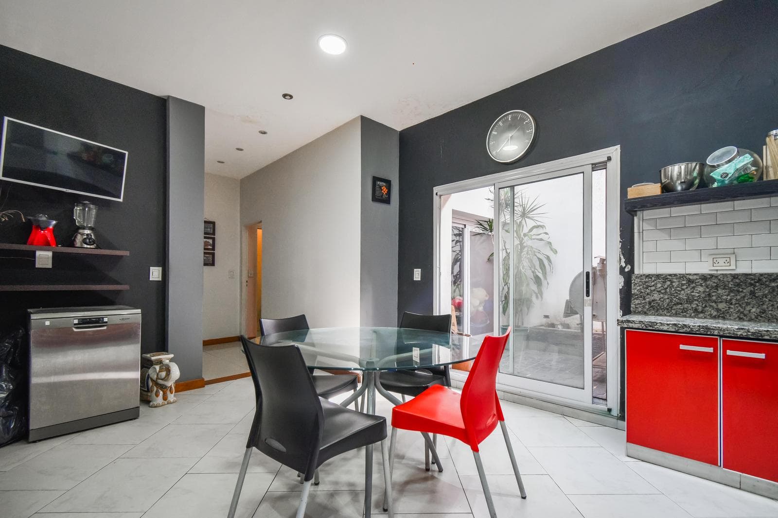 5-Room Townhouse for Sale with Garage and Play Area in Devoto