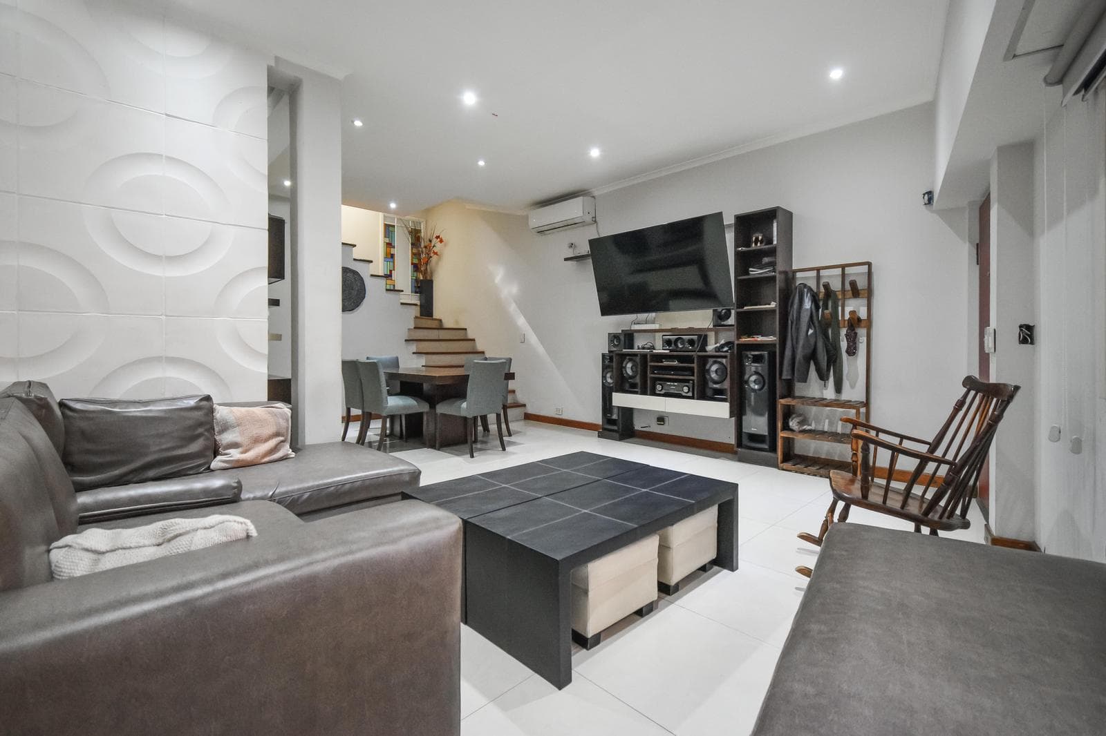 5-Room Townhouse for Sale with Garage and Play Area in Devoto