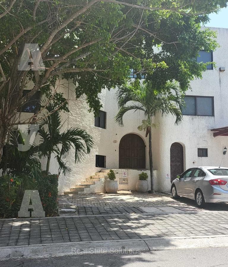 House for Sale/Rent: 4 Bedrooms, REMODELED, FURNISHED, Pescador, ZH, Cancún