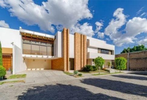 BEAUTIFUL HOME FOR SALE IN THE BOSQUES DE ANGELOPOLIS SUBDIVISION IN PUEBLA