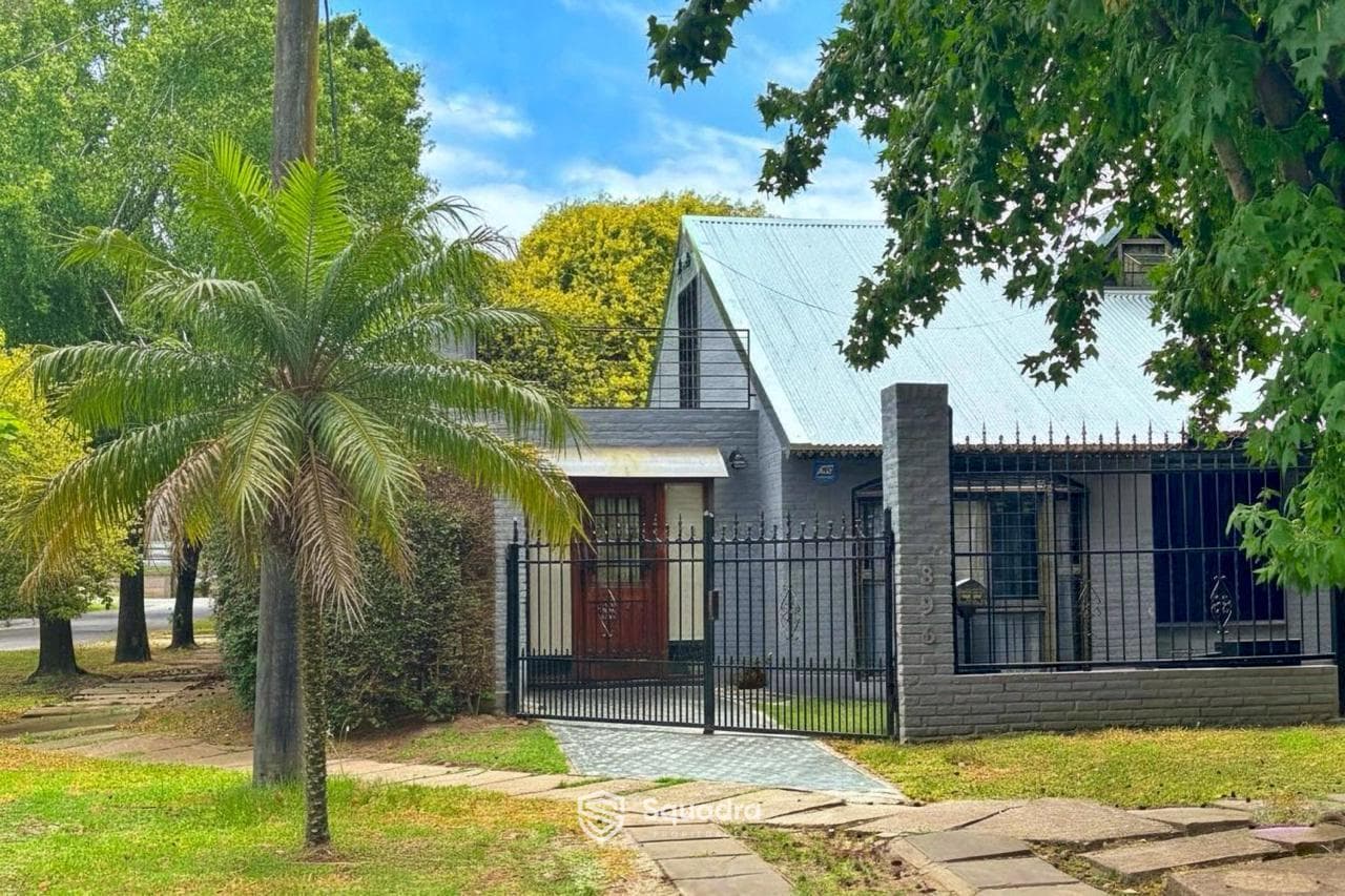 FOR SALE | TRADE - 3-bedroom house with barbecue area and pool - Fisherton, Rosario - QUALIFIES FOR MORTGAGE.