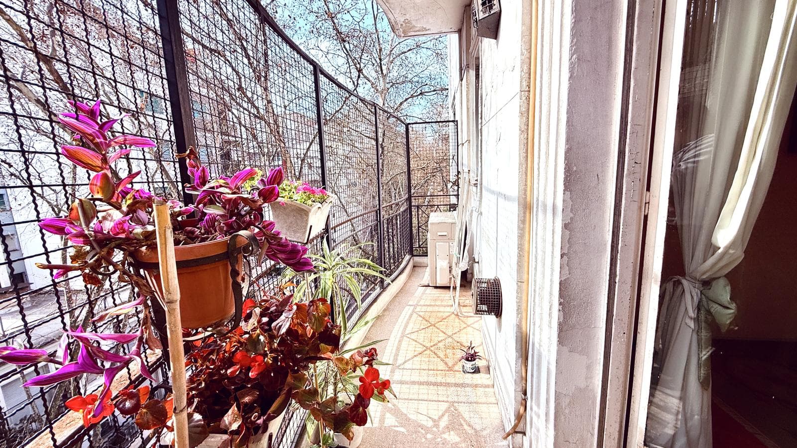 For Sale: 4-room apartment with separate maid's quarters and a front balcony in Palermo