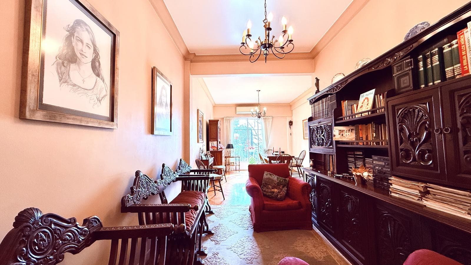 For Sale: 4-room apartment with separate maid's quarters and a front balcony in Palermo