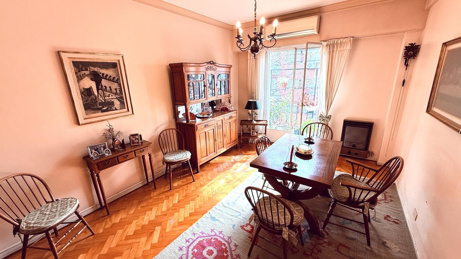 For Sale: 4-room apartment with separate maid's quarters and a front balcony in Palermo