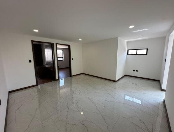 HOUSE FOR SALE IN THE LISBOA LOMAS DE ANGELOPOLIS GOLF COURSE WITH A GARDEN