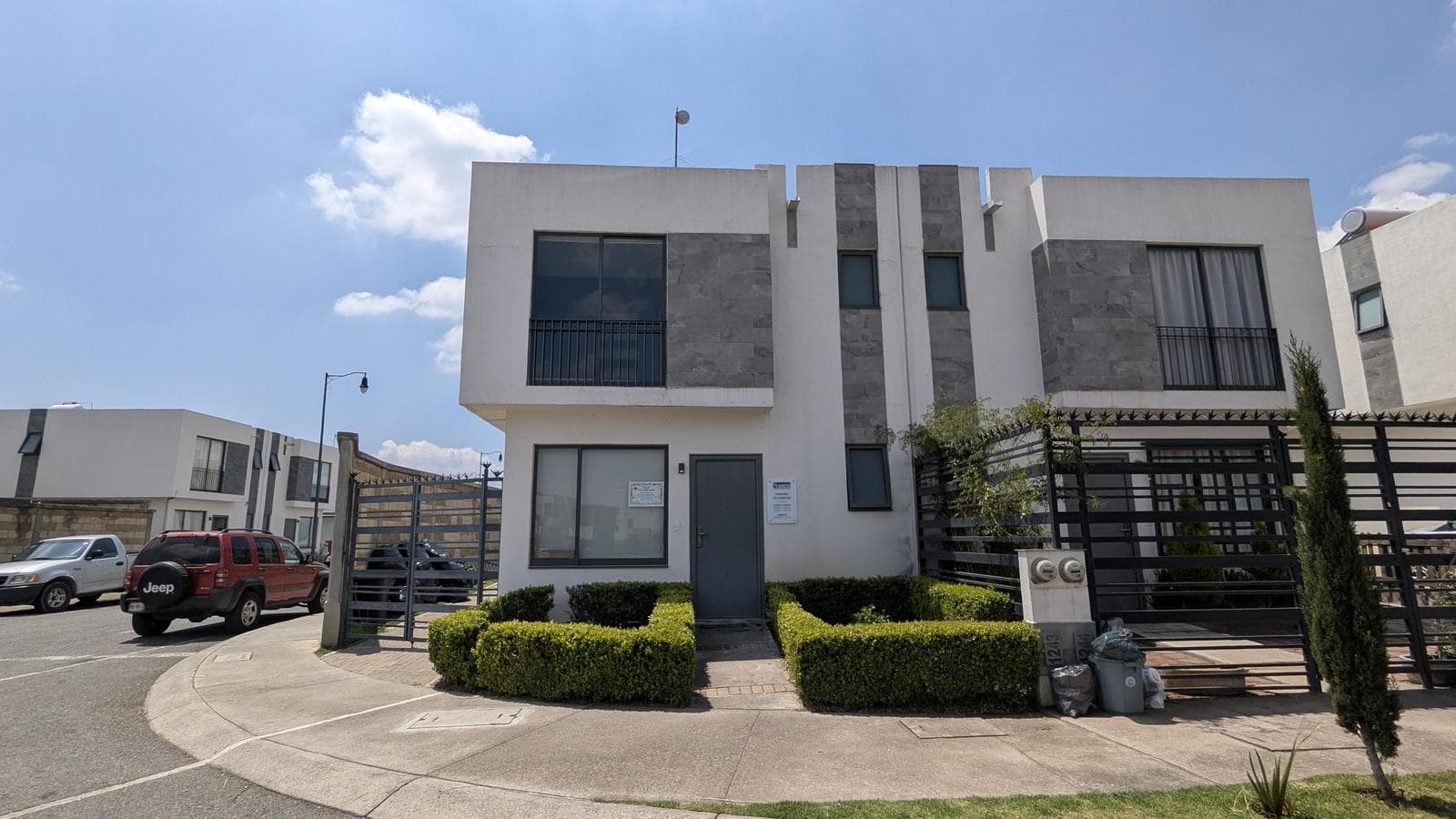 HOUSE FOR SALE IN VILLAS DEL CAMPO, CALIMAYA