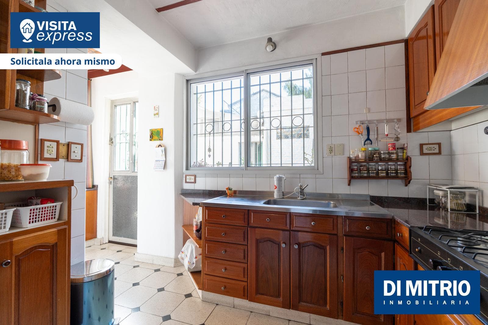 Caballito House No. 6 with 232 m² garage and garden