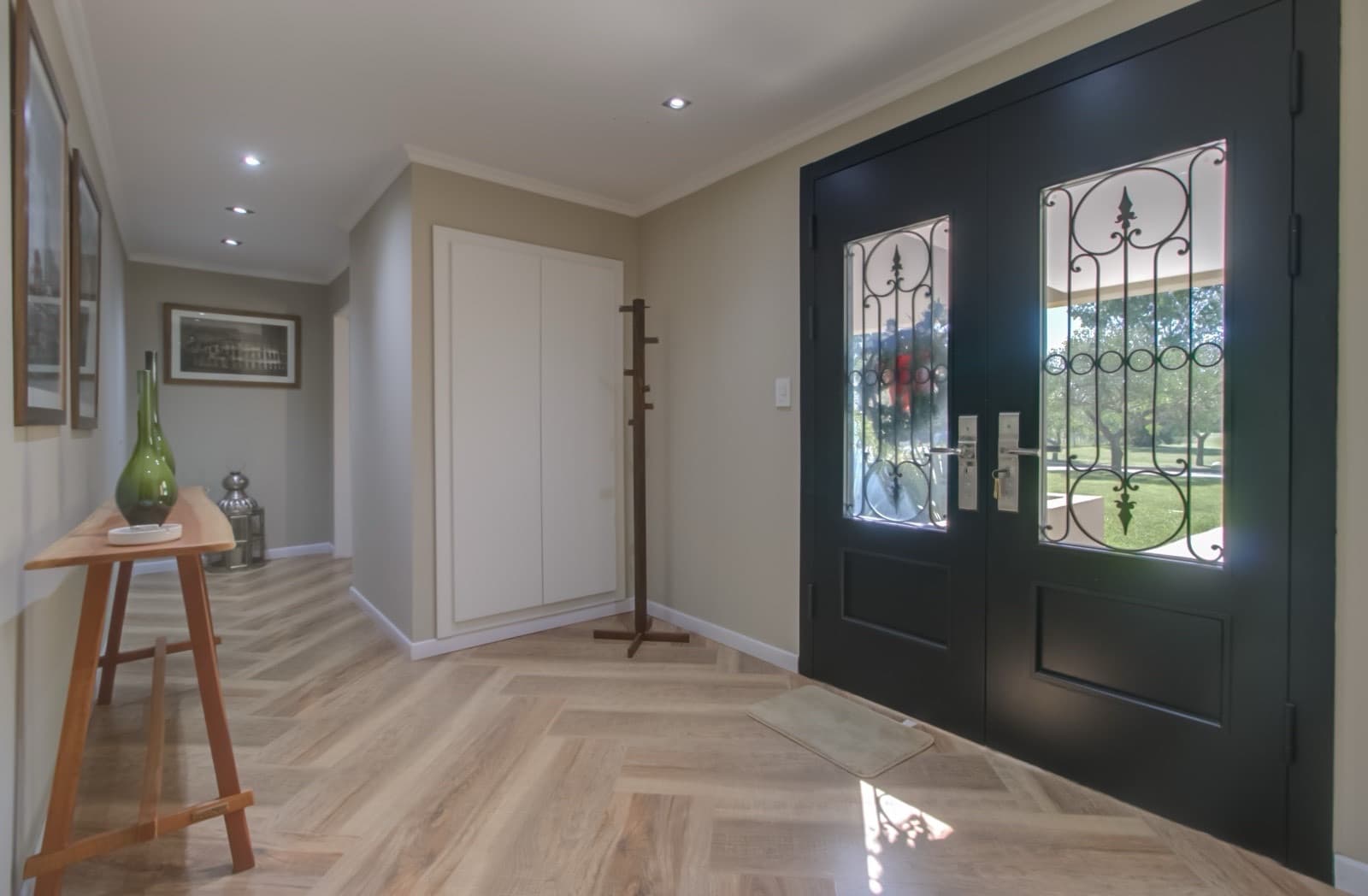 HOUSE FOR SALE IN AREA 60. Single-story. 293 m² of floor space on a 1,620 m² lot.