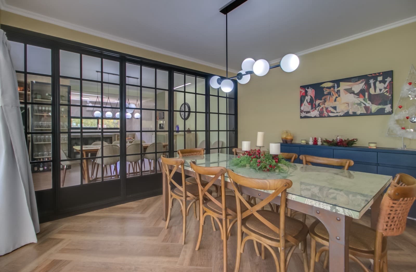 HOUSE FOR SALE IN AREA 60. Single-story. 293 m² of floor space on a 1,620 m² lot.